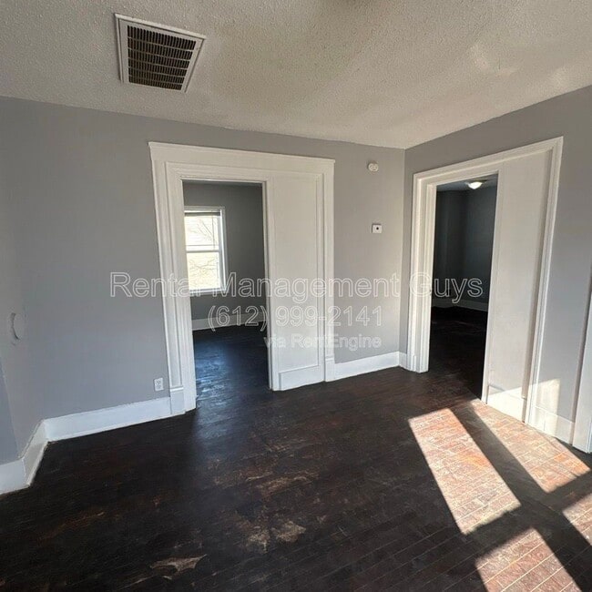 Building Photo - 2931 N Bryant Ave