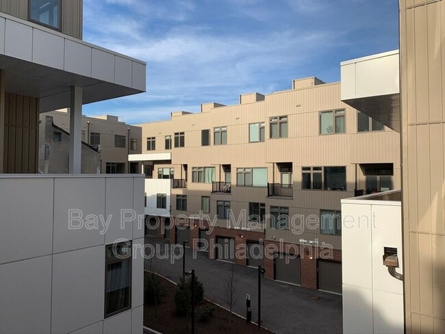 Building Photo - 842 N American St