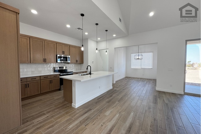 Building Photo - 3bed/2bath Home in North Surprise! Ready for Immediate Move-In! -- NO HOA!