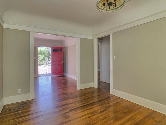 Building Photo - Charming Home with Prime Location & Ample Living Space