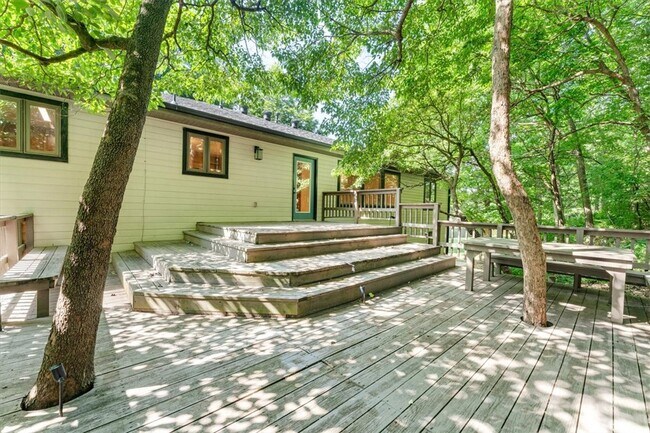 Building Photo - 3261 Eden Dr