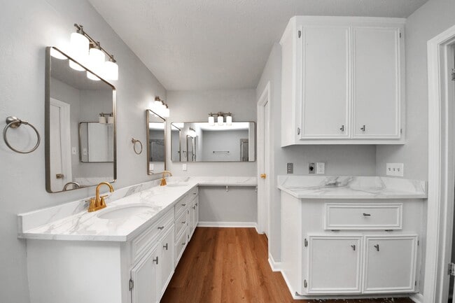 Building Photo - 1023 Oyster Bay Dr