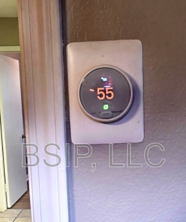 Building Photo - 1141 NE Chester Ave