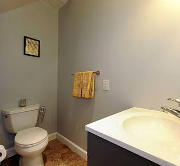 Building Photo - 1012 7th St SE