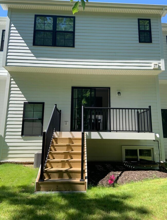 Deck - 304 Thurgood Dr