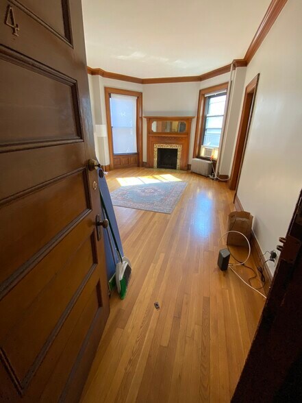 Building Photo - 854 Beacon St