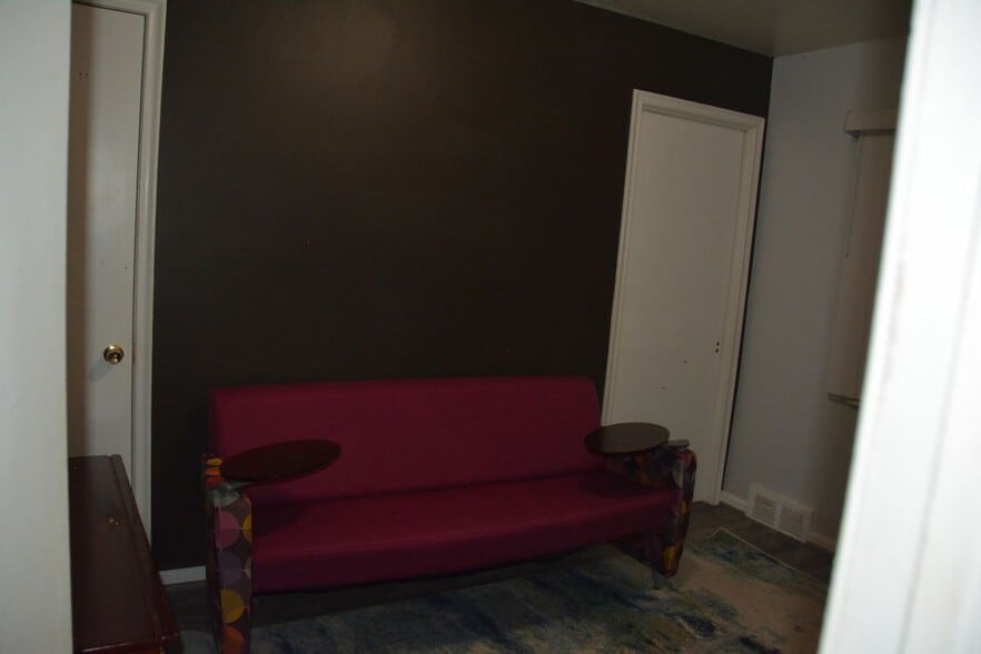 Building Photo - 24271 Kenosha St