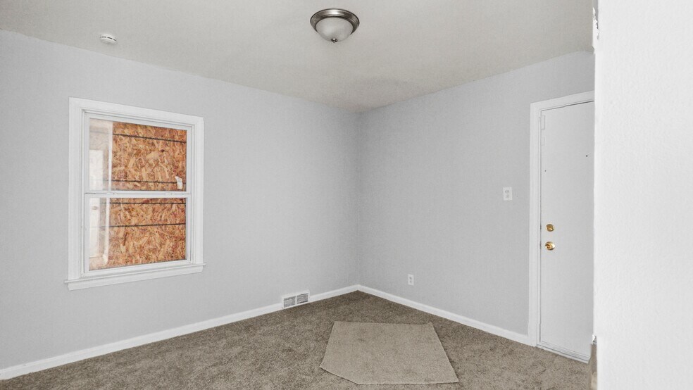Building Photo - 5075 Eastlawn St