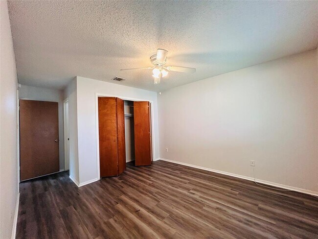 Building Photo - 416 Greenlawn Blvd