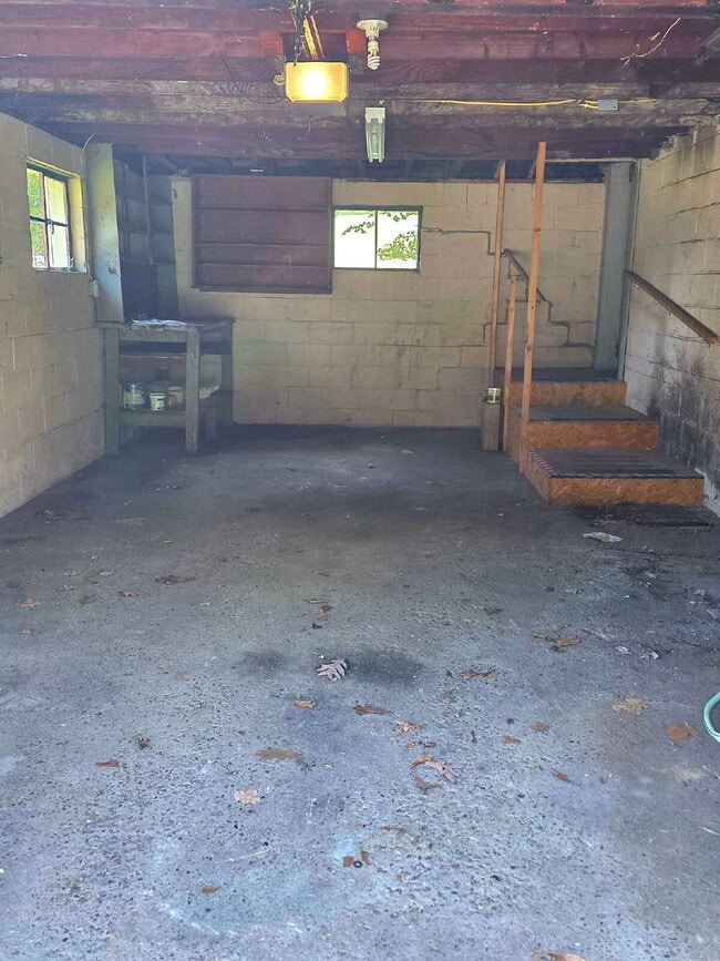 Building Photo - "Charming 3-Bedroom Home with Gleaming Har...