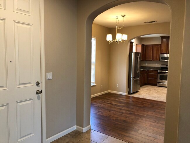 Building Photo - 70 Chambord Way
