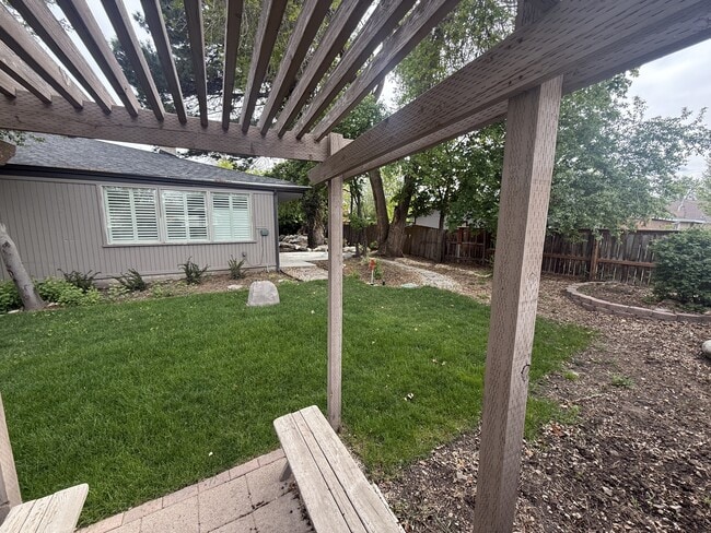 Building Photo - 1576 E Lakewood Dr