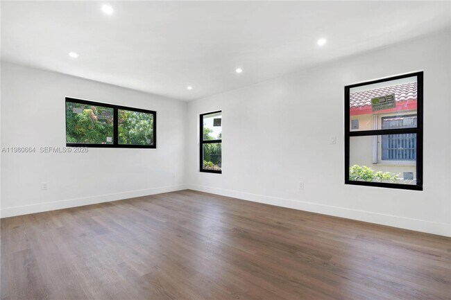 Building Photo - 8951 Byron Ave