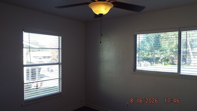 Building Photo - 807 Stonegate Dr