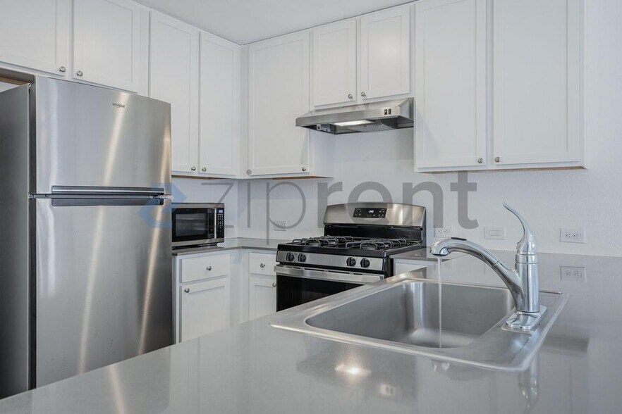 Building Photo - 10106 Ana Hts