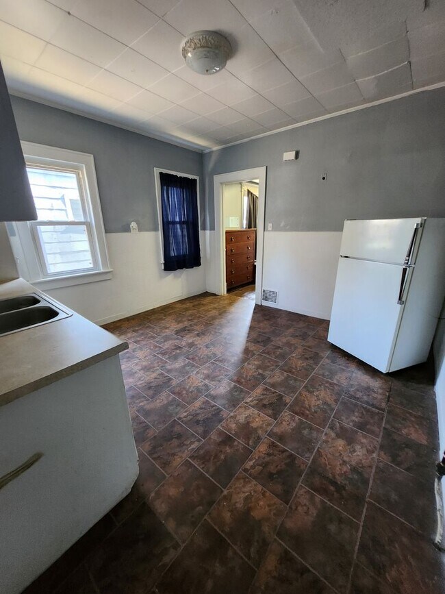 Building Photo - 650 includes all utilities
