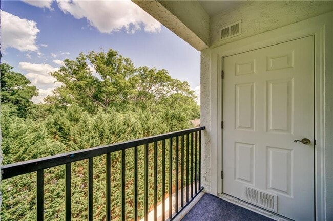 Building Photo - 3275 Lenox Rd NE