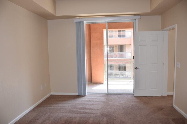 Building Photo - 2 Bedroom 3rd floor unit in Guard Gated Pa...