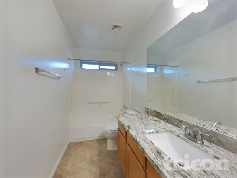 Building Photo - 43738 Elm Dr