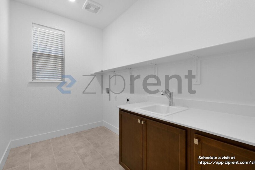 Building Photo - 8088 Monterey Pebble Wy