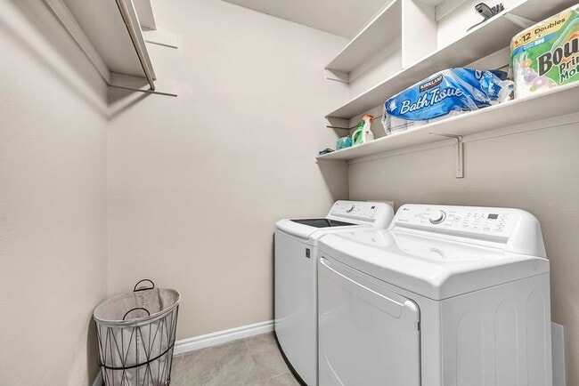 Building Photo - Luxury Rental | Premium Corner Lot | Strip Views