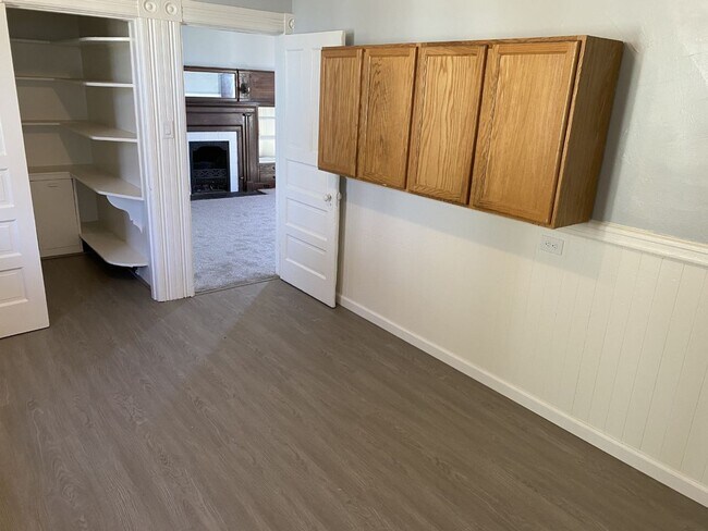 Building Photo - 2 Bedroom, 1 Bath Plus Office