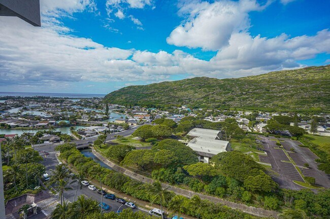 Building Photo - Hawaii Kai Condo with Resort-like Amenitie...