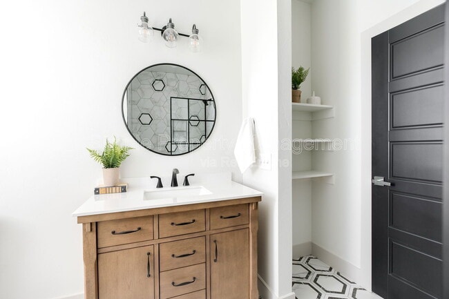 Building Photo - 4005 N Indiana Ave