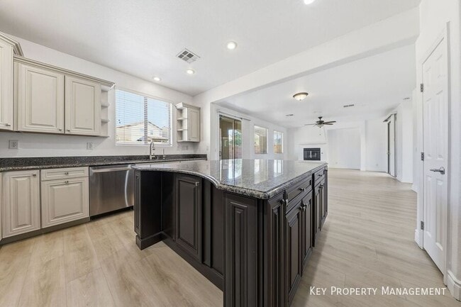 Building Photo - 956 Via Canale Dr