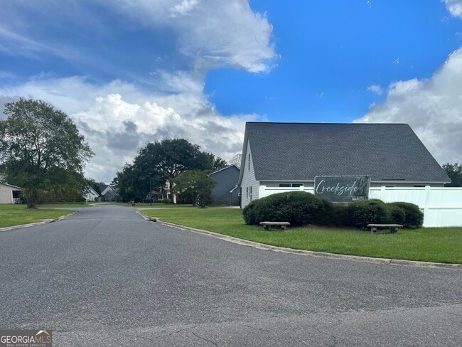Building Photo - 435 Creekside Dr