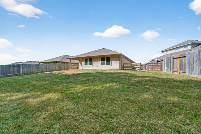 Building Photo - 40320 Hilltop Pr Dr
