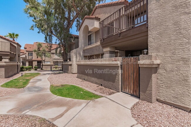 Building Photo - 1905 E University Dr