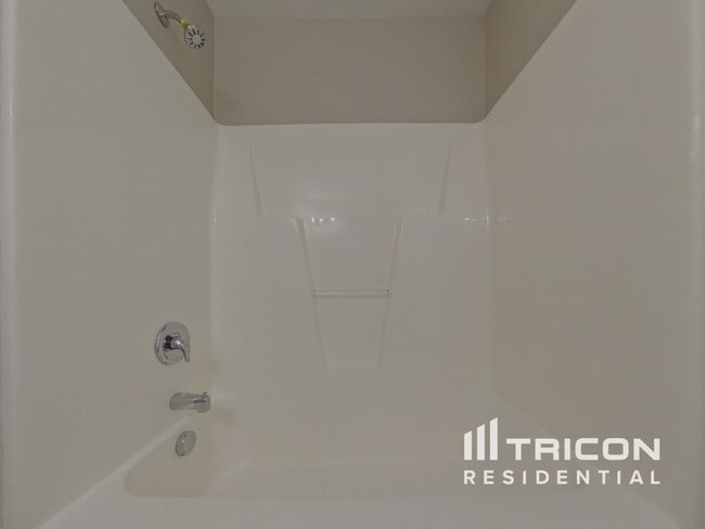 Building Photo - 909 Northern Dancer Ln