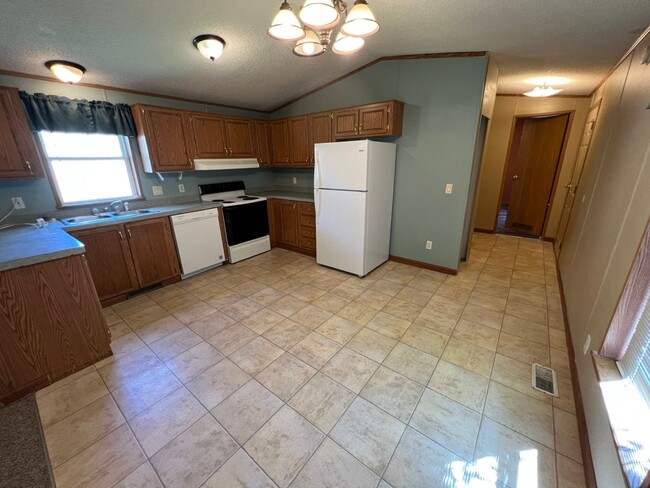 Building Photo - 3 Bedroom 2 Bath Updated Mobile Home with ...