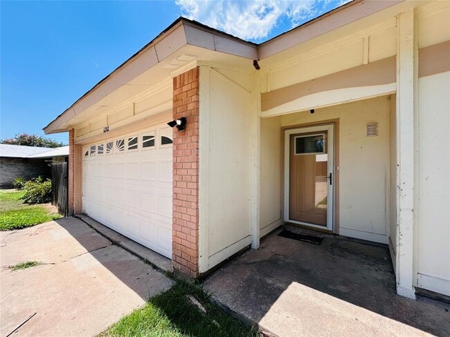 Building Photo - 6202 Libyan Dr