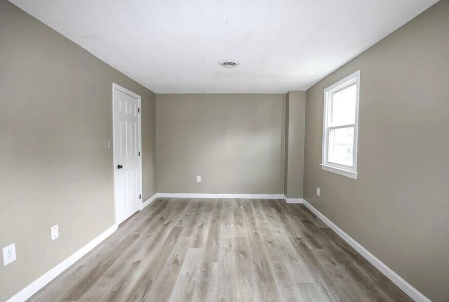 Building Photo - 2 Bluestone Dr