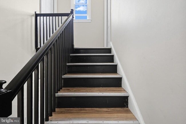 Building Photo - 3919 R St SE