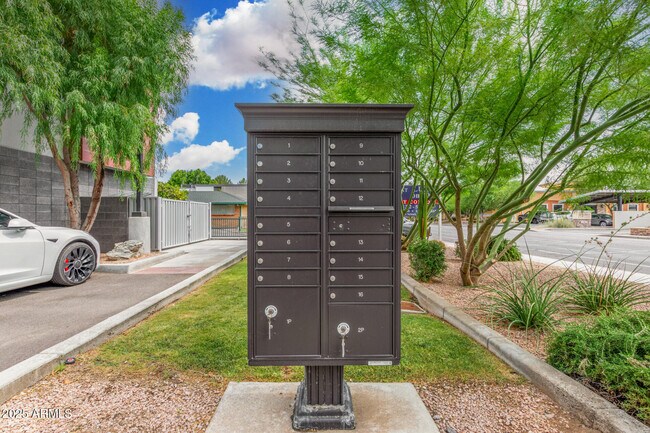 Building Photo - 4525 N 40th St