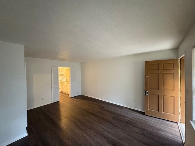 Building Photo - For rent