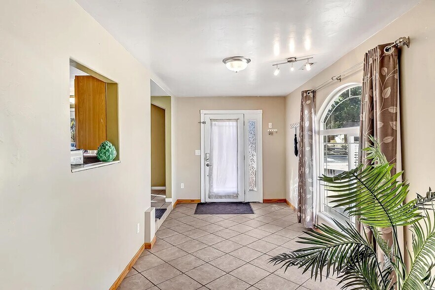 Building Photo - 1420 Pinyon Ave