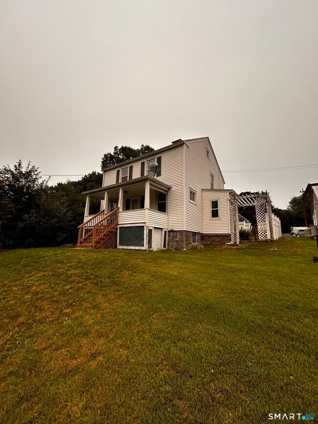 Building Photo - 925 Meriden Rd