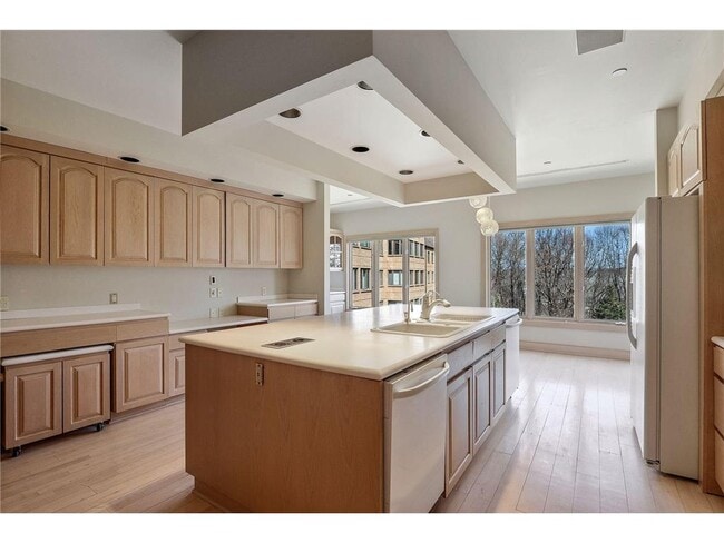 Building Photo - 1830 Eagle Ridge Dr