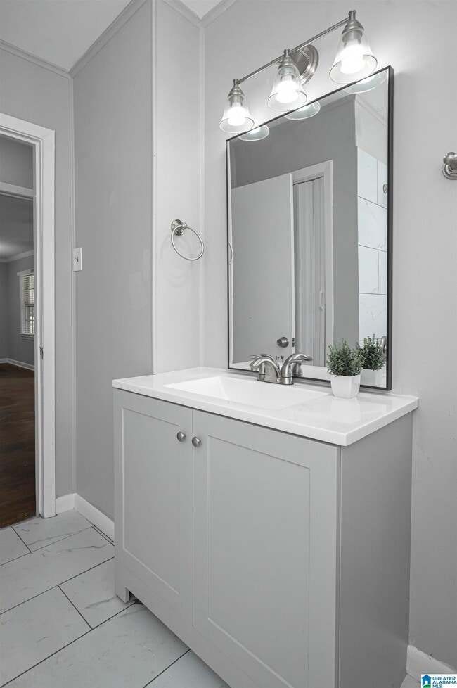 Building Photo - 328 Beta St