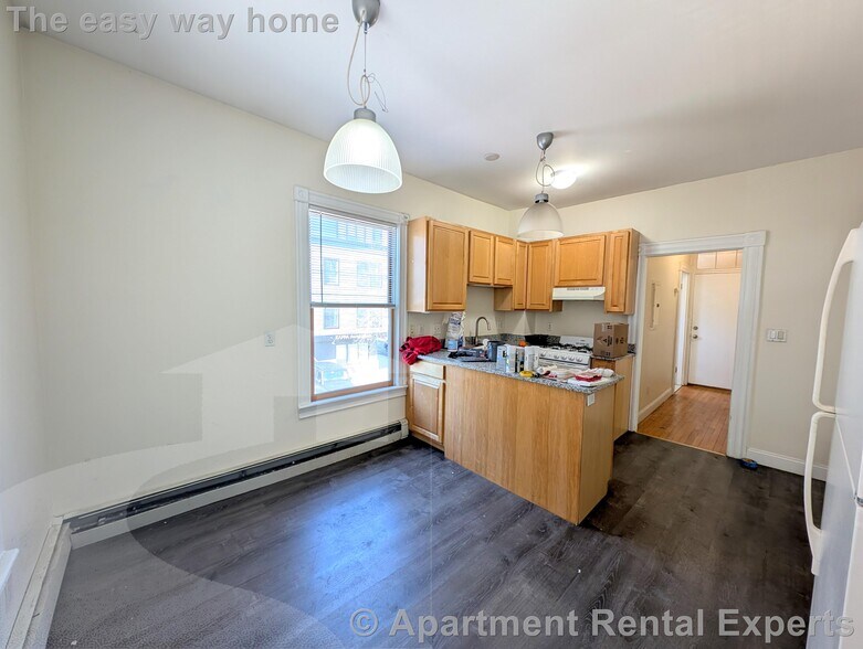 Building Photo - 392 Washington St