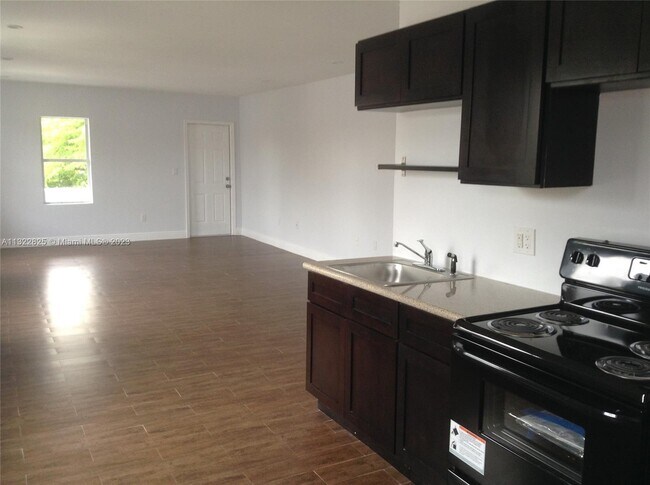 Building Photo - 125 NW 15th St