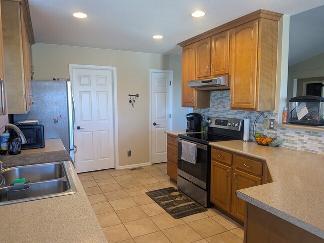 Building Photo - 5615 S Quemoy Ct