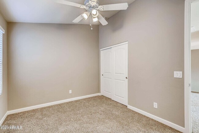 Building Photo - 3043 N 33rd Pl