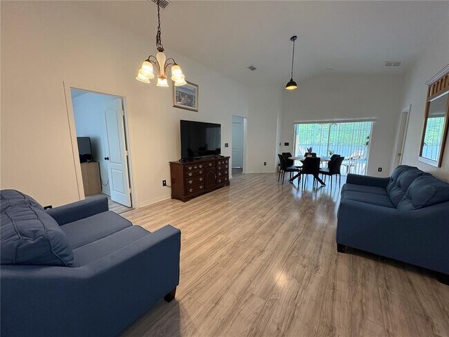 Building Photo - 893 Sandy Ridge Dr