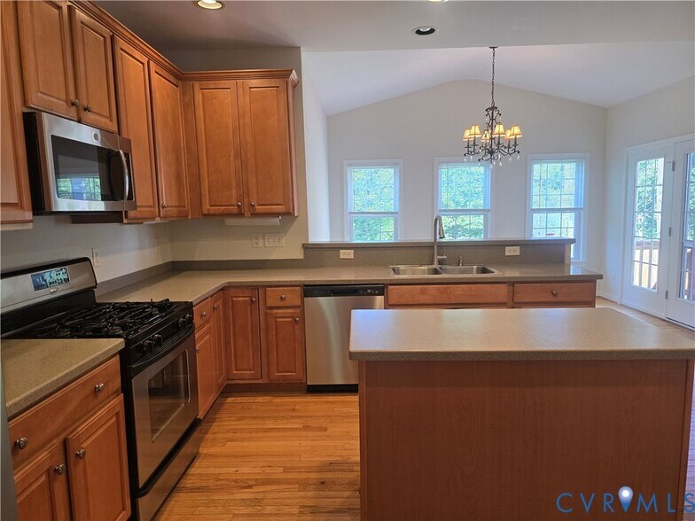 Building Photo - 9521 Pine Trails Ct