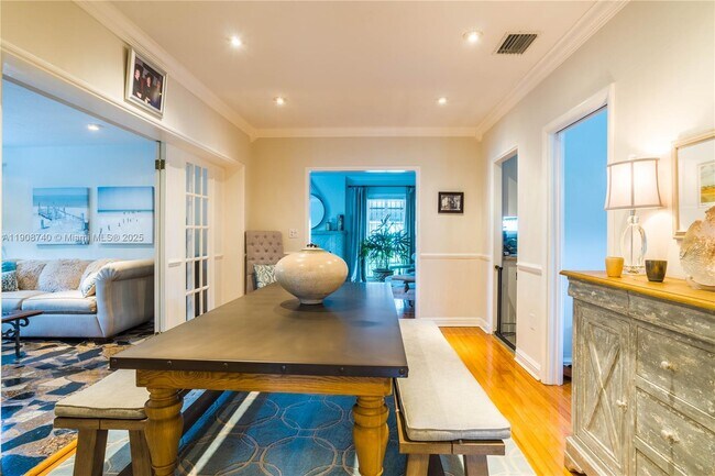 Building Photo - 1921 SW 18th Ave